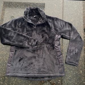 Women’s size Large North Face fleece pullover with zipper pouch - like new!